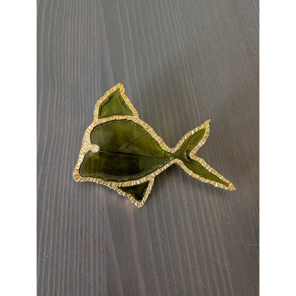 Vintage‎ Green Glass Fish Brooch Pin Gold Trim Nautical Ocean Animal Jewelry MCM